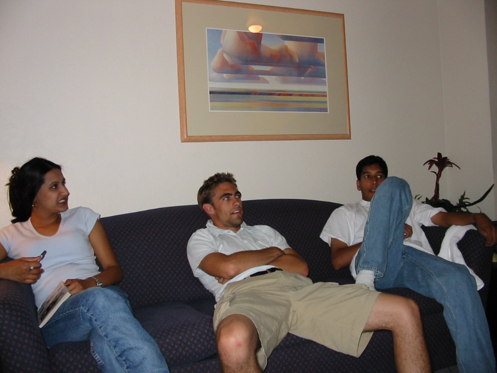 People on da couch.JPG, 6/20/2001, 179 kB