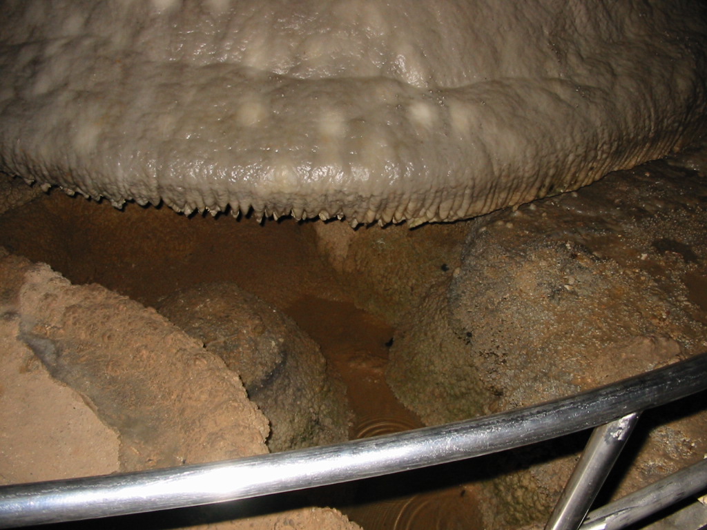 Caverns 11.JPG, 6/23/2001, 238 kB