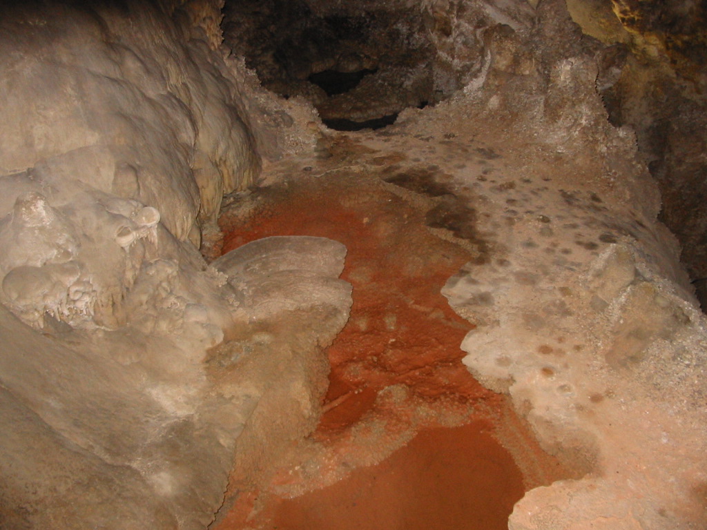 Caverns 14.JPG, 6/23/2001, 236 kB