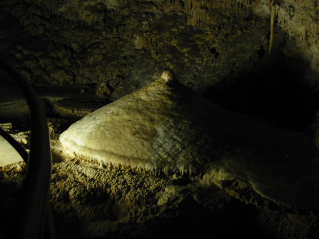 Caverns 8.JPG, 6/23/2001, 180 kB
