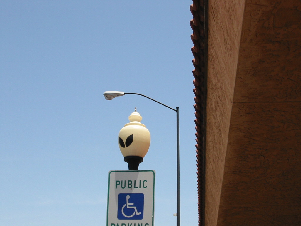 Roswell 2.JPG, 6/23/2001, 146 kB